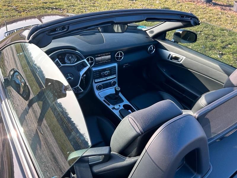 Gebraucht Mercedes SLK200 184 PS (135 kW) 2012 Schwarz Cabrio