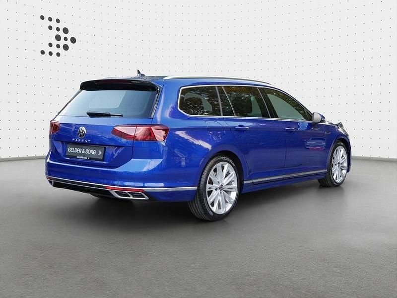 Gebraucht VW Passat R-line 200 PS (147 kW) 2023 Lapiz blue metallic Kombi