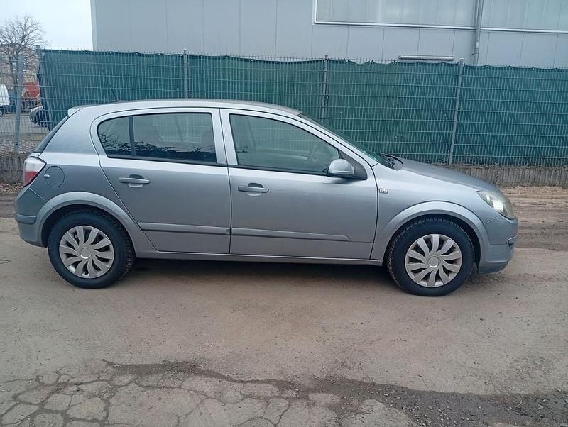 Gebraucht Opel Astra Edition 105 PS (77 kW) 2005 Silber Limousine
