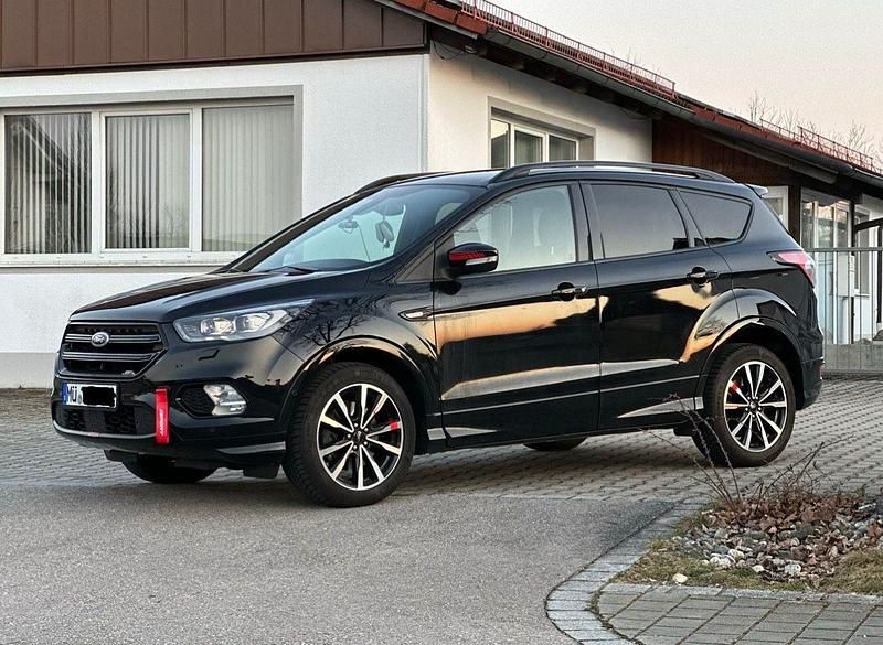 Gebraucht Ford Kuga ST-Line 182 PS (133 kW) 2019 Schwarz SUV