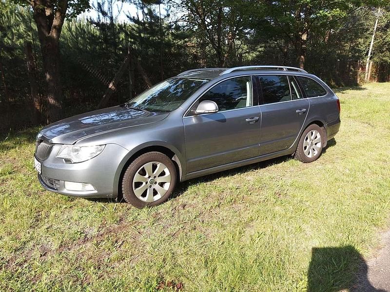 Silber Gebraucht 2010 Skoda Superb Ambition Kombi | 5.500 € (Fairer Preis) - Bild 1/4