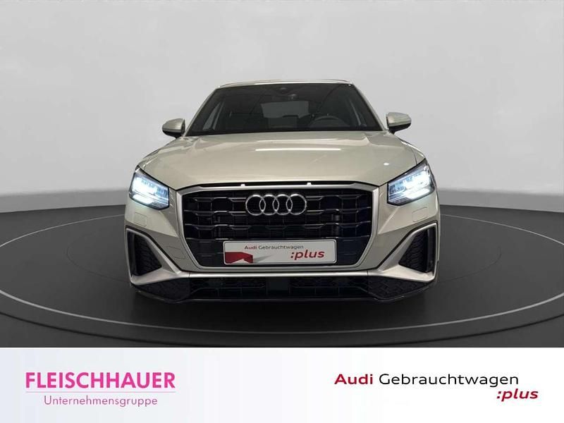 Gebraucht Audi Q2 S-Line 150 PS (110 kW) 2024 Silber SUV