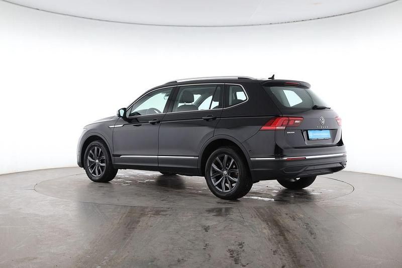 Gebraucht VW Tiguan Allspace Life 150 PS (110 kW) 2022 Deep black perleffekt SUV