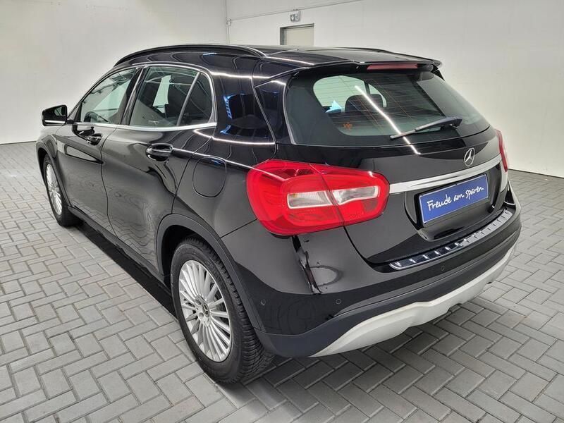Gebraucht Mercedes GLA180 Style 122 PS (89 kW) 2019 Schwarz (nachtschwarz  unilack) SUV