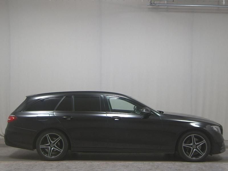 Schwarz Gebraucht 2019 Mercedes E300 AMG line Kombi | 25.980 € (Guter Preis) - Bild 1/4
