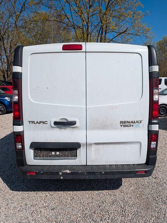 Second-hand Renault Trafic 90 CP (66 kW) 2016 Alb Monovolum