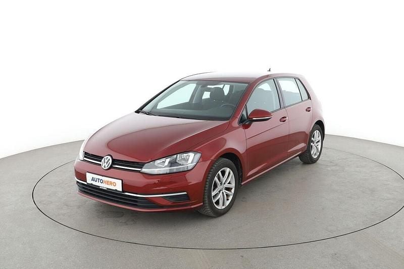 Rot Gebraucht 2019 VW Golf VII Comfortline Limousine | 16.590 € (Fairer Preis) - Bild 1/3