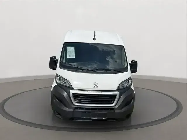 Gebraucht Peugeot Boxer Premium 140 PS (102 kW) 2023 Weiss Van