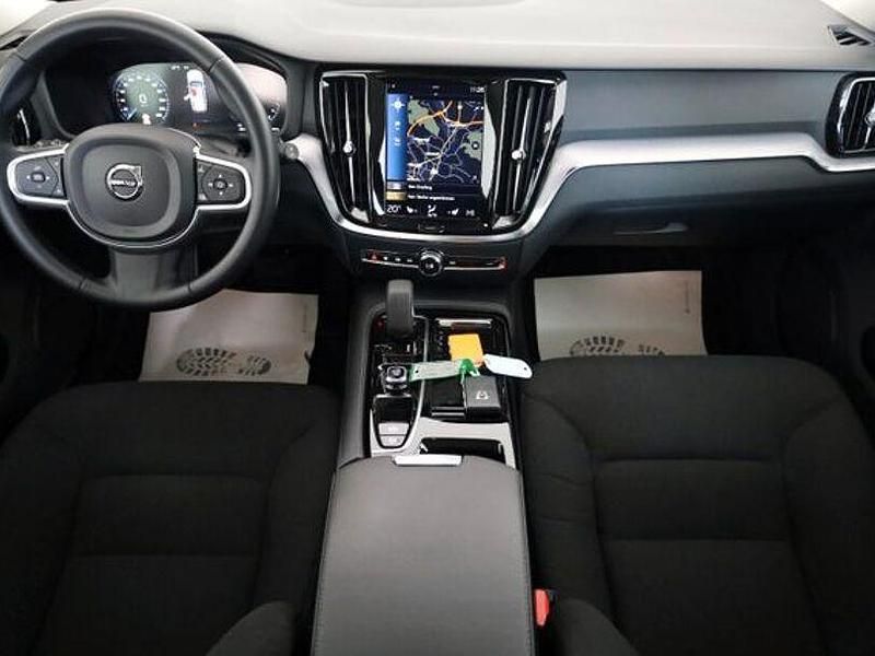 Gebraucht Volvo V60 Inscription 341 PS (250 kW) 2021 Onyx black / metallic (metallic) Kombi