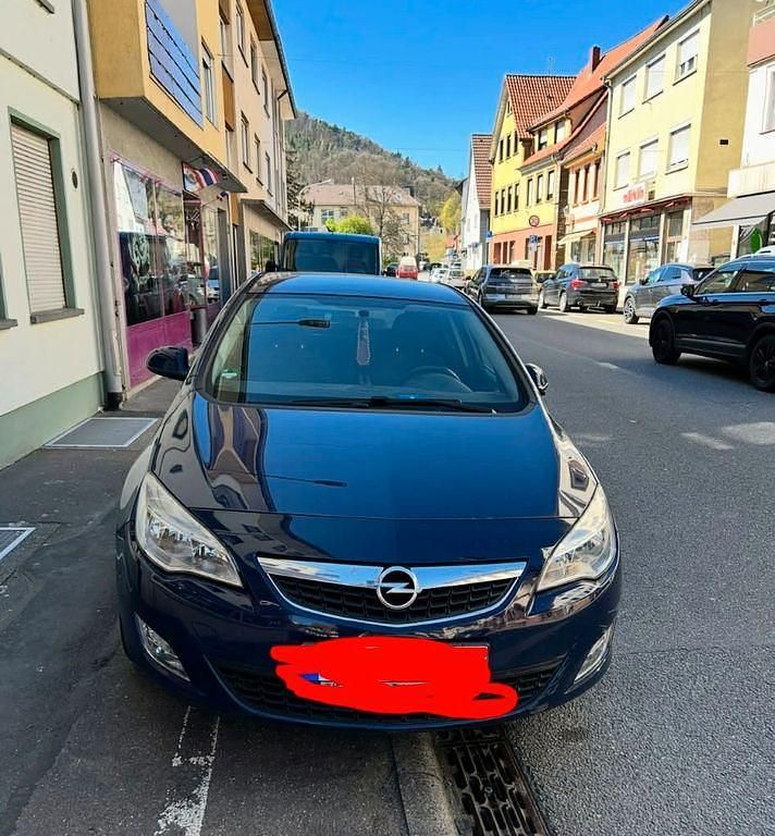 Second-hand Opel Astra Selection 101 CP (74 kW) 2011 Albastru Berlinǎ