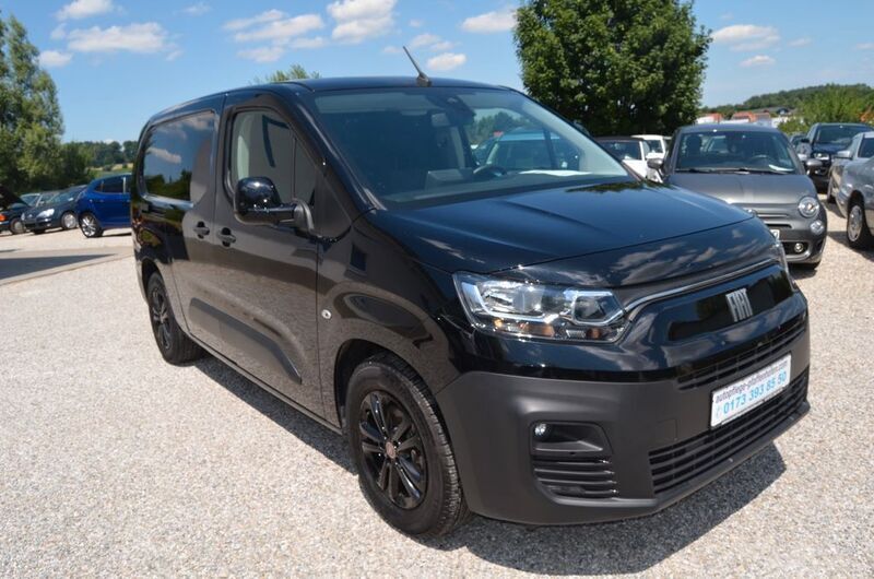 Schwarz Gebraucht 2023 Fiat e-Doblò Van / Kleinbus | 23.500 € (Fairer Preis) - Bild 1/4