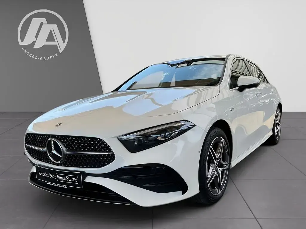 Gebraucht Mercedes A250 Premium 163 PS (119 kW) 2025 Weiß unilack polarweiß Limousine
