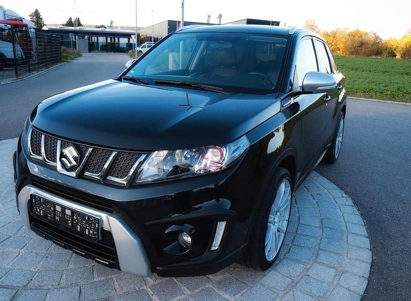 Schwarz Gebraucht 2016 Suzuki Vitara SUV | 16.500 € (Fairer Preis) - Bild 1/4