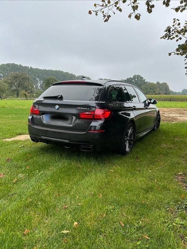 Gebraucht BMW M550 381 PS (280 kW) 2014 Grau Limousine
