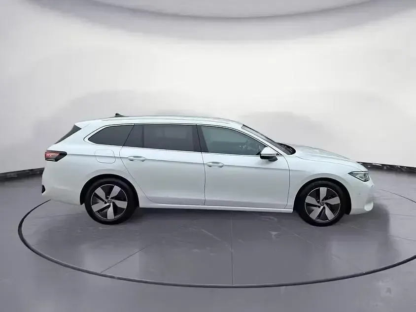 Usata VW Passat Elegance 150 CV (110 kW) 2025 Bianco Station wagon
