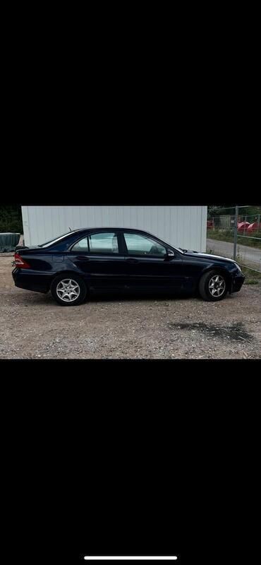 Blau Gebraucht 2001 Mercedes C180 Limousine | 1.500 € (Fairer Preis) - Bild 1/4