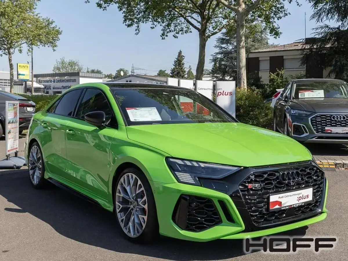 Gebraucht Audi RS3 Ambiente 400 PS (294 kW) 2024 Kyalamigrün Limousine