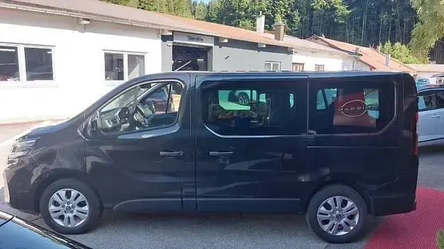Gebraucht Nissan NV300 Tekna 170 PS (125 kW) 2021 Schwarz metallic Van