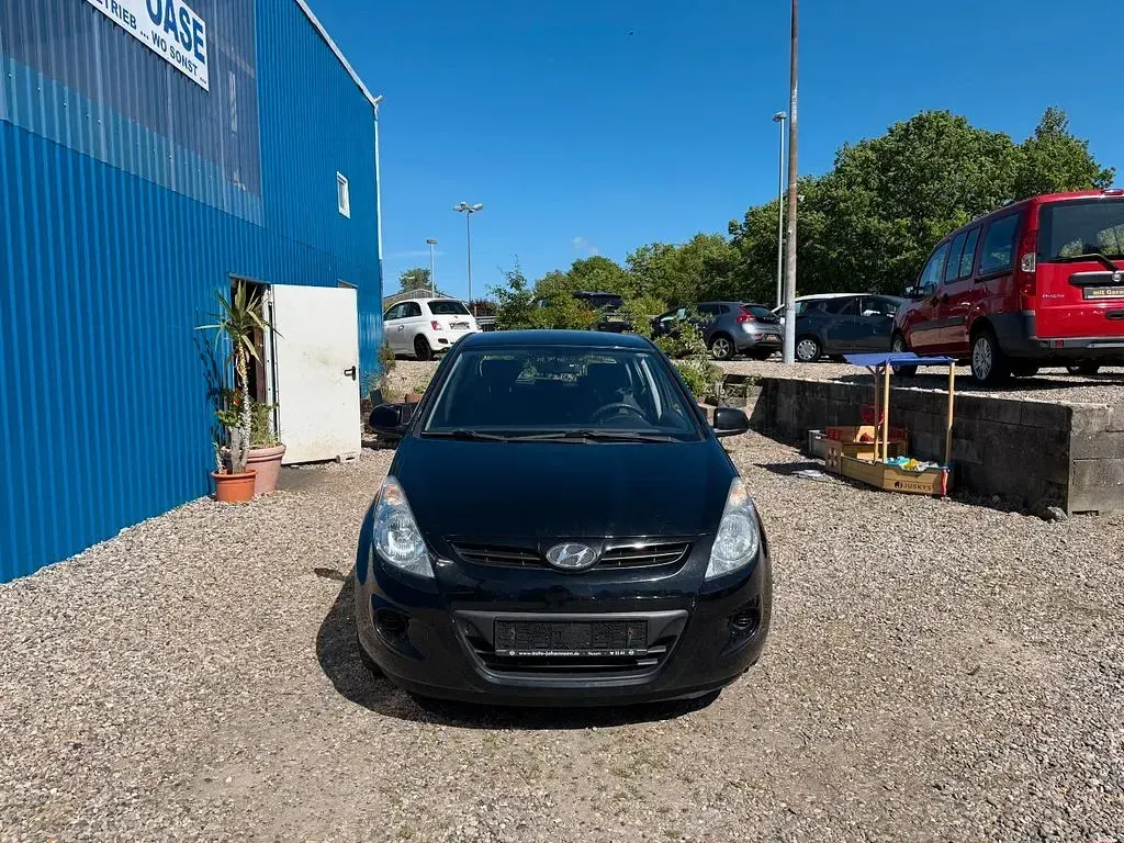 Gebraucht Hyundai i20 Classic 86 PS (63 kW) 2012 Schwarz Kleinwagen