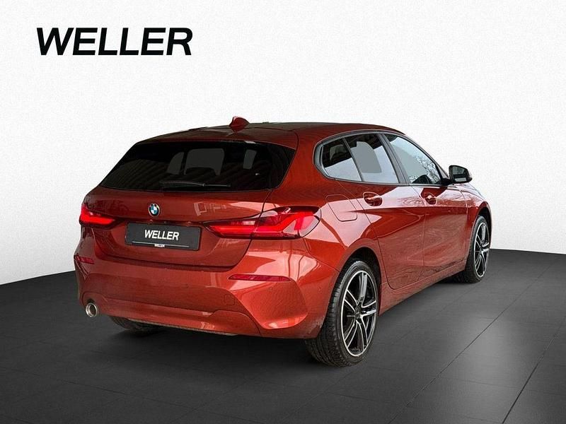Gebraucht BMW 118 Advantage 136 PS (100 kW) 2023 Sunset orange (orange) Kleinwagen
