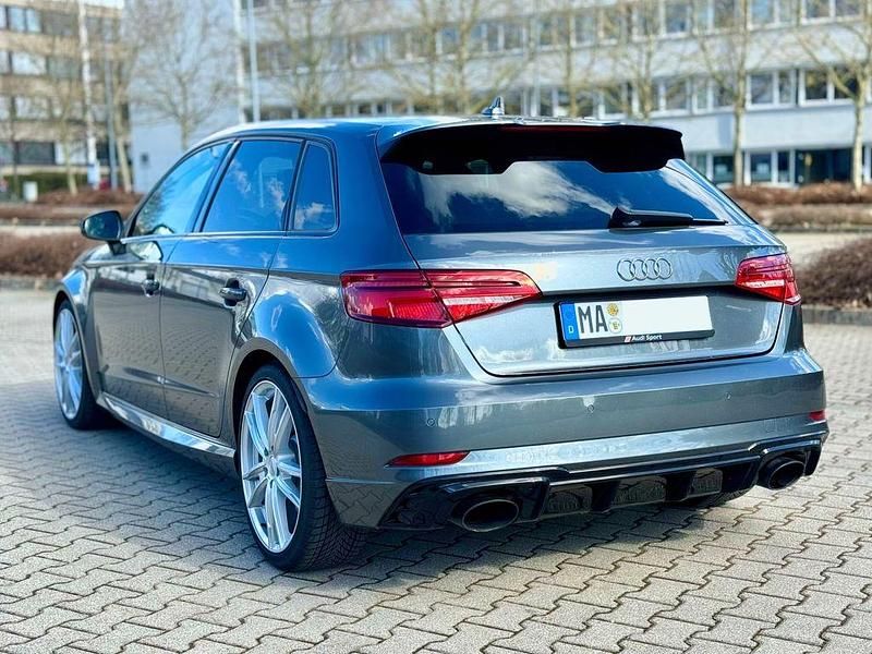Gebraucht Audi RS3 Exclusive 400 PS (294 kW) 2018 Grau Limousine