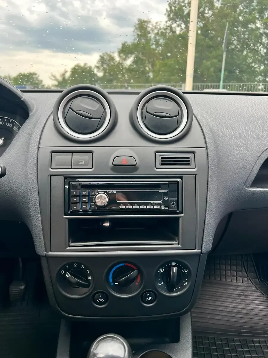 Gebraucht Ford Fiesta 60 PS (44 kW) 2006 Grau Kleinwagen