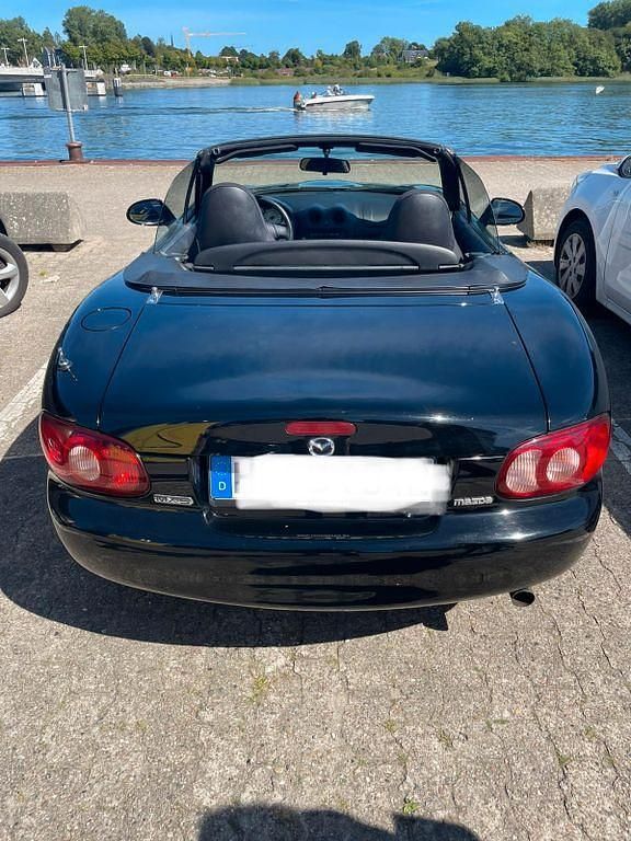 Second-hand Mazda MX5 110 CP (80 kW) 2001 Negru Cabrio