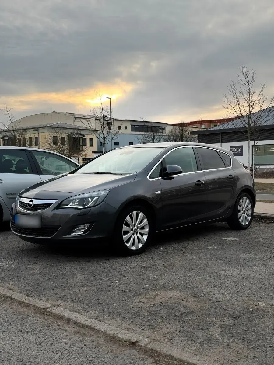 Gebraucht Opel Astra 116 PS (85 kW) 2010 Grau Limousine