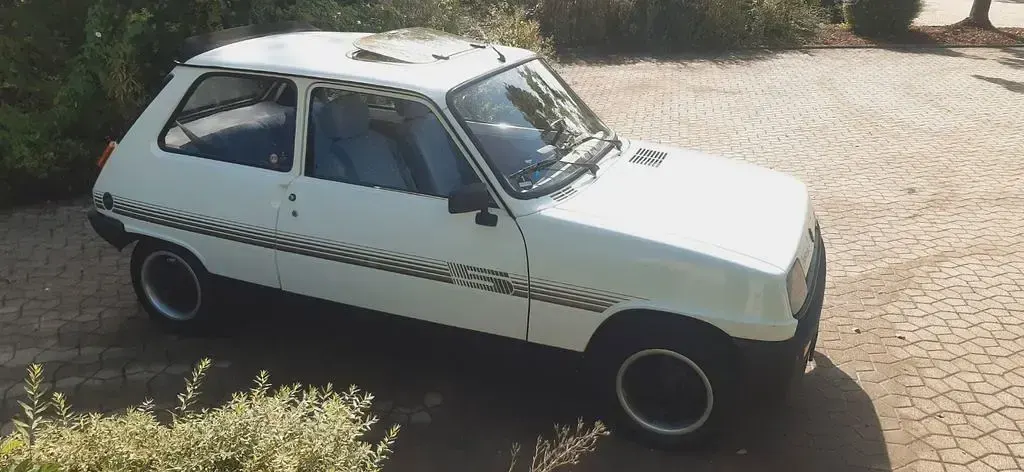 Używany Renault R5 44 KM (32 kW) 1984 Biały Hatchback