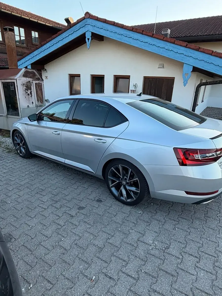 Gebraucht Skoda Superb SportLine 190 PS (139 kW) 2017 Silber Limousine