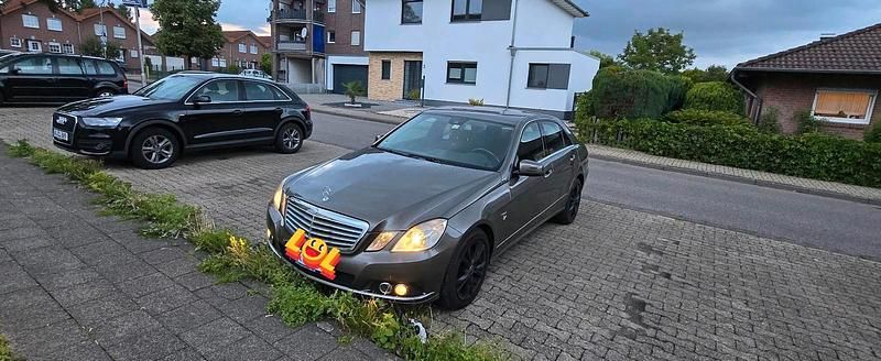 Gold Gebraucht 2009 Mercedes E350 Limousine | 7.333 € (Superpreis) - Bild 1/4