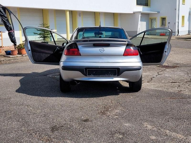 Gebraucht Opel Tigra 90 PS (66 kW) 1999 Silber Coupé