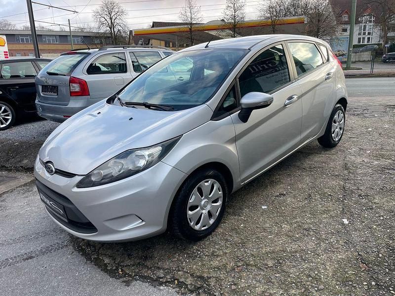 Gebraucht Ford Fiesta Trend 60 PS (44 kW) 2009 Silber Limousine
