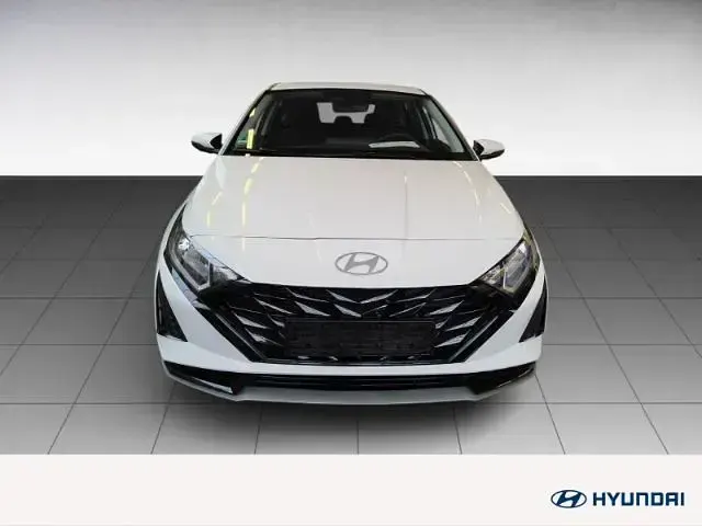 Gebraucht Hyundai i20 Trend 101 PS (74 kW) 2025 Weiß Kleinwagen