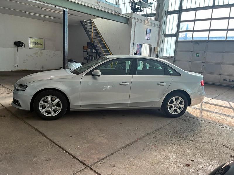 Gebraucht Audi A4 Sport 211 PS (155 kW) 2010 Silber Limousine