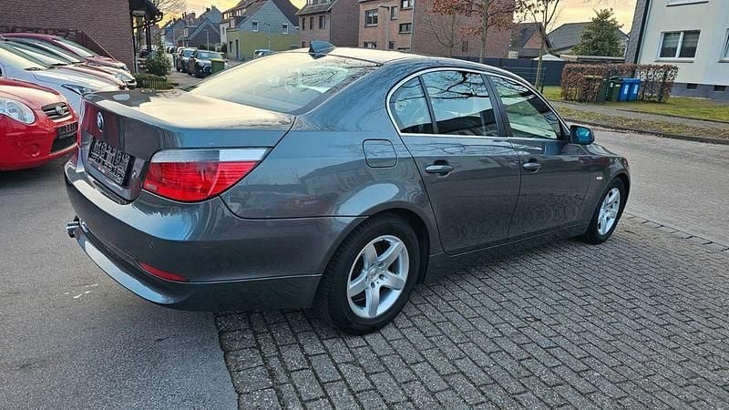 Gebraucht BMW 530 258 PS (189 kW) 2005 Titangrau ii Limousine