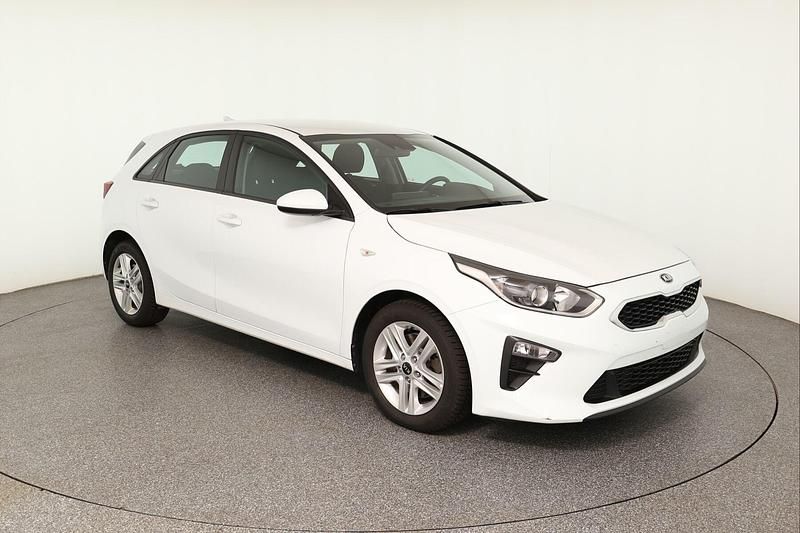 Używany Kia Ceed Edition 7 101 KM (74 kW) 2021 Biały Hatchback