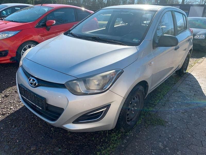 Gebraucht Hyundai i20 Edition 86 PS (63 kW) 2014 Silber Kleinwagen