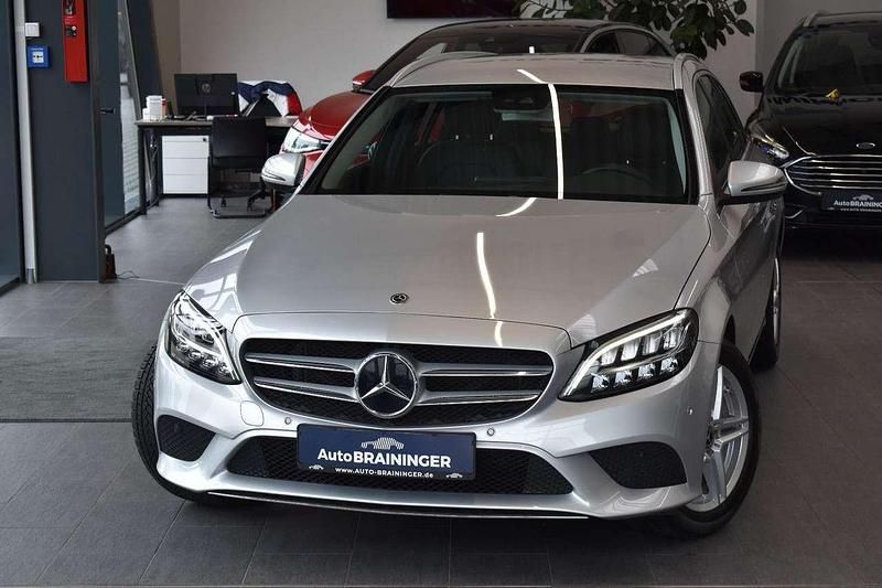 Iridiumsilber Gebraucht 2019 Mercedes C220 Avantgarde Kombi | 23.980 € (Guter Preis) - Bild 1/4