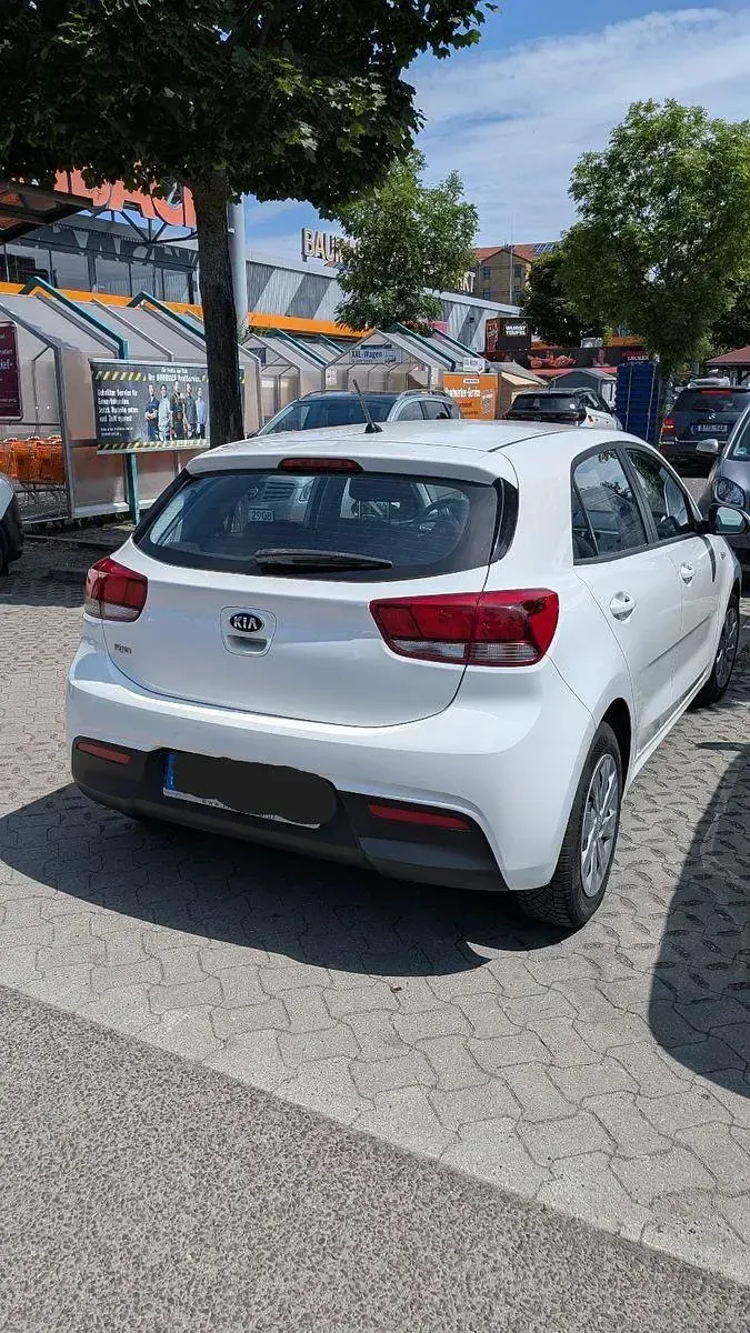 Gebraucht Kia Rio Edition 7 84 PS (61 kW) 2020 Weiß Limousine