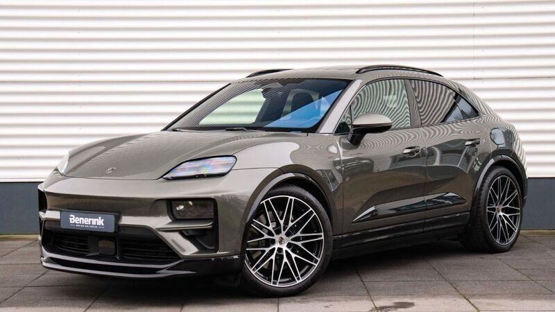 Grün Gebraucht 2024 Porsche Macan 4 Electric SUV | 124.990 € (Fairer Preis) - Bild 1/4