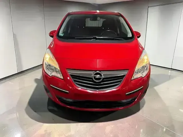 Gebraucht Opel Meriva Edition 101 PS (74 kW) 2010 Magma rot (b) Van / Kleinbus