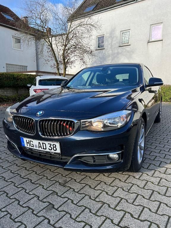 Blau Gebraucht 2015 BMW 320 Gran Turismo Luxury Line Limousine | 8.500 € (Superpreis) - Bild 1/4