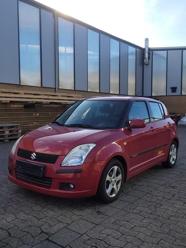 Rot Gebraucht 2008 Suzuki Swift Kleinwagen | 2.500 € (Fairer Preis) - Bild 1/4