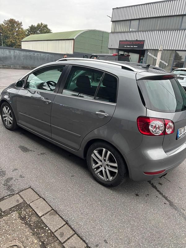 Grau Gebraucht 2010 VW Golf Plus Cross Van / Kleinbus | 5.990 € (Teuer) - Bild 1/4