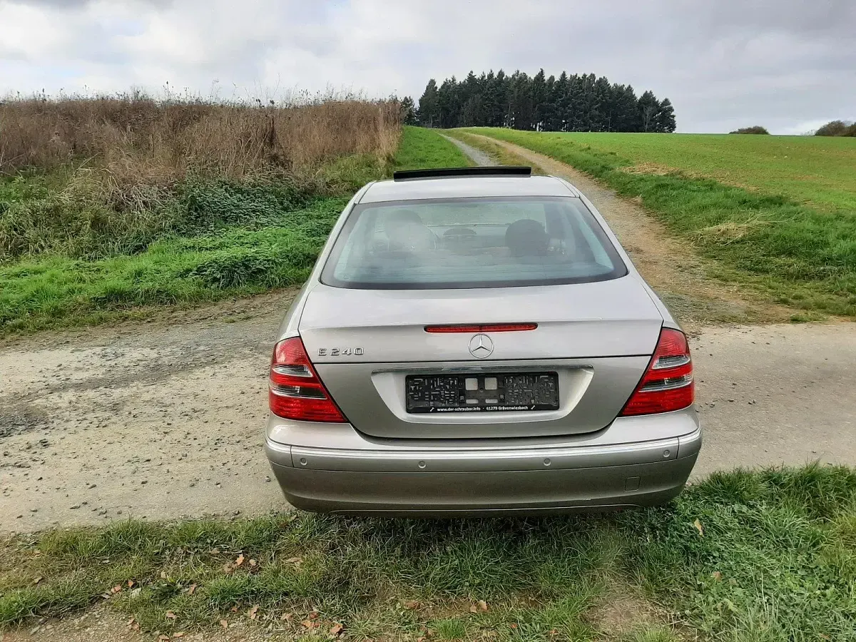 Używany Mercedes E240 178 KM (130 kW) 2003 Sedan/Limuzyna