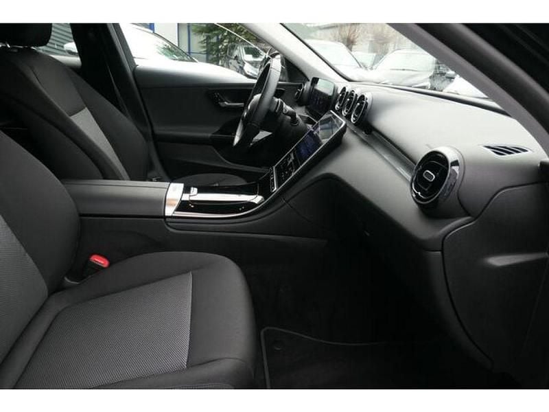 Gebraucht Mercedes C200 Avantgarde 204 PS (150 kW) 2022 Schwarz Kombi