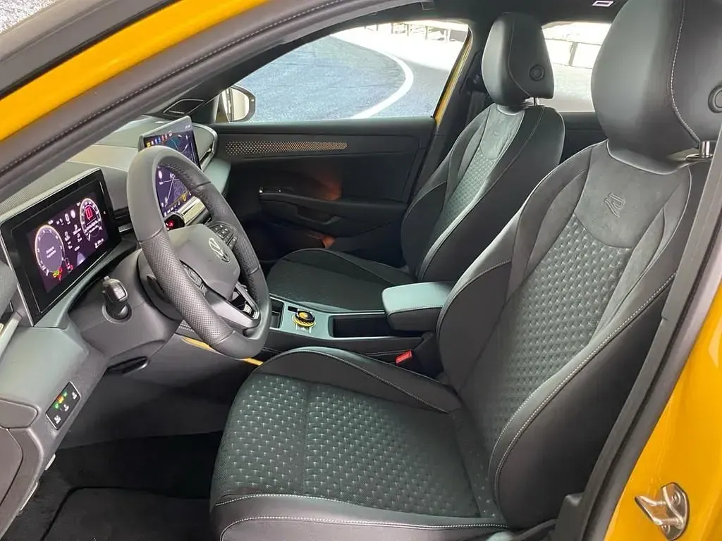Gebraucht VW T-Roc R-line 2026 Canary yellow uni schwarz uni SUV