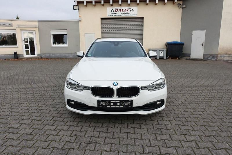 Gebraucht BMW 330 Advantage 258 PS (189 kW) 2016 Weiß Kombi