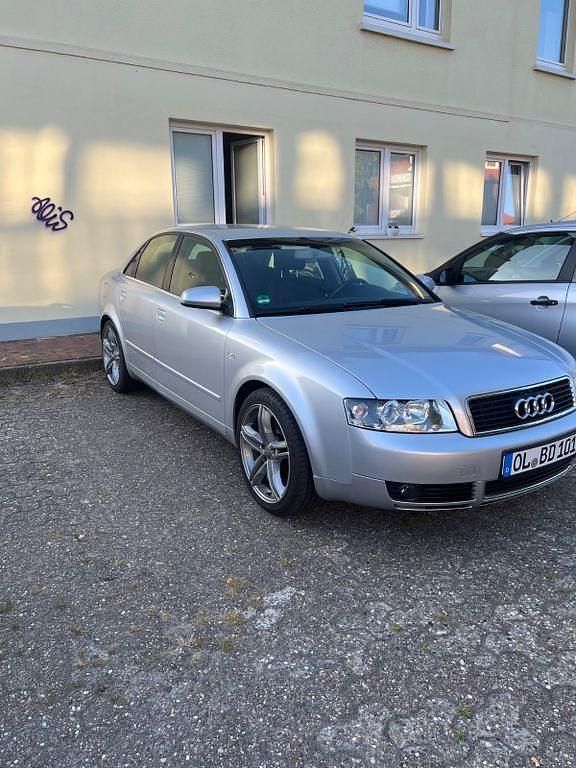 Silber Gebraucht 2004 Audi A4 Limousine | 3.000 € (Fairer Preis) - Bild 1/4
